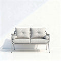 Canapé deux places en métal argenté avec coussins en tissu gris 150 x 70 x 70cm